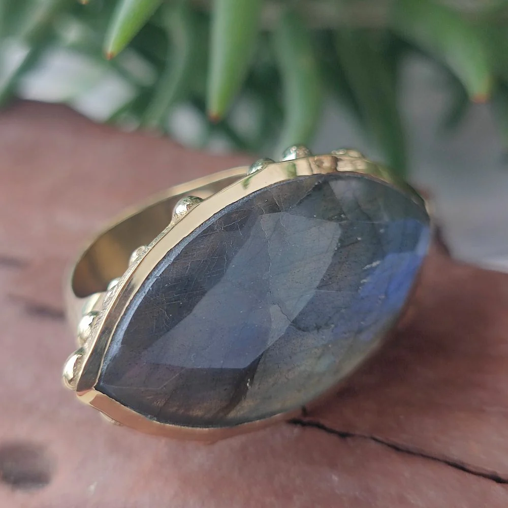 ANELLO artigianale in ottone con PIETRA - BINDU - Image 2