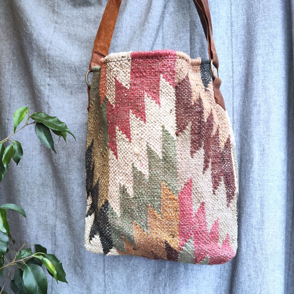 Borsa SAKOLI artigianale realizzato con KILIM e Cuoio - Image 2