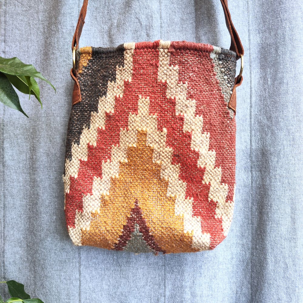 Borsa tracolla BENUR artigianale realizzato con KILIM e Cuoip - Image 2