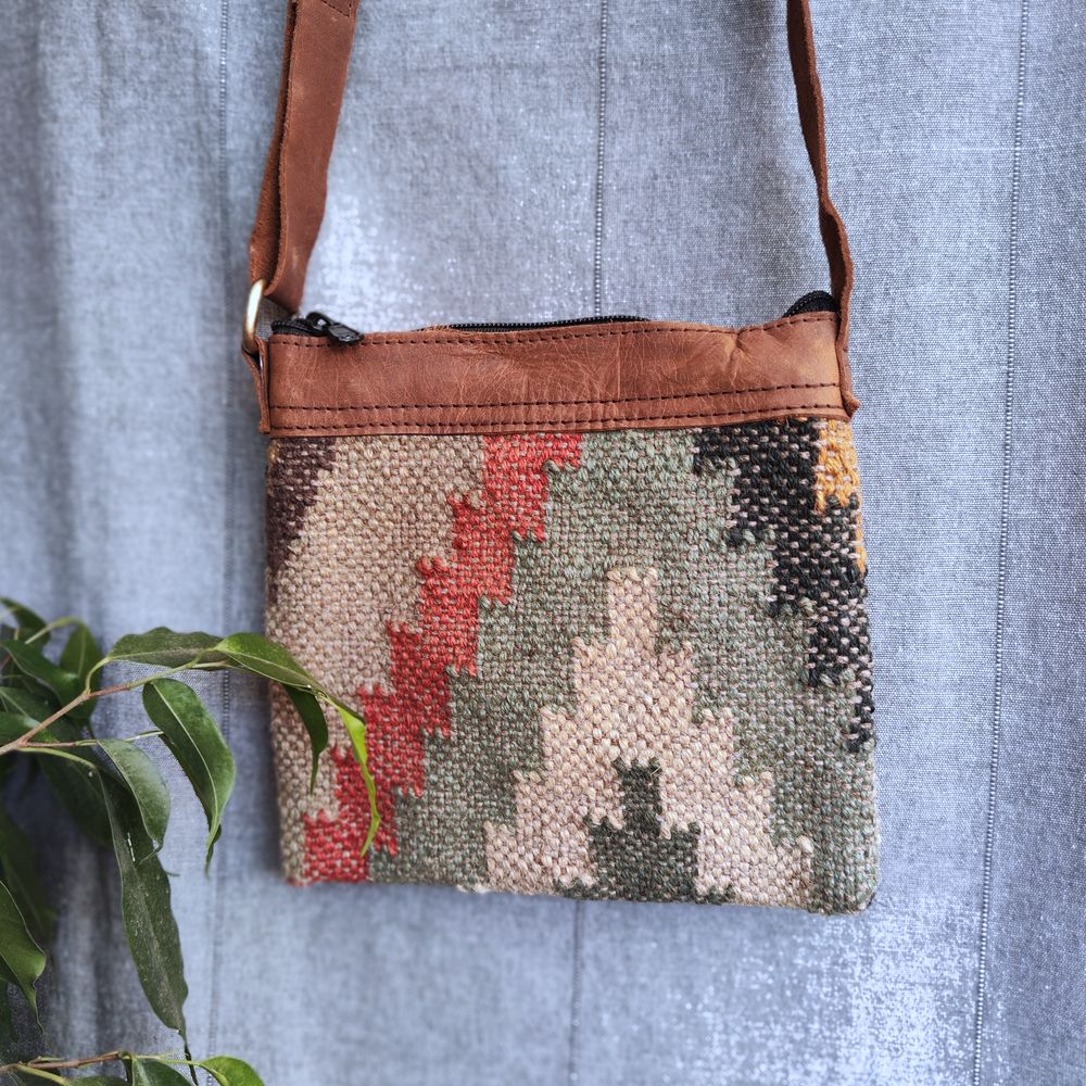 Borsa tracolla DEV artigianale realizzato con KILIM e Cuoio - Image 3