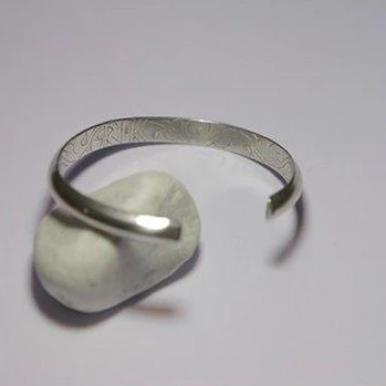 Bracciale rigido in argento 925 da uomo