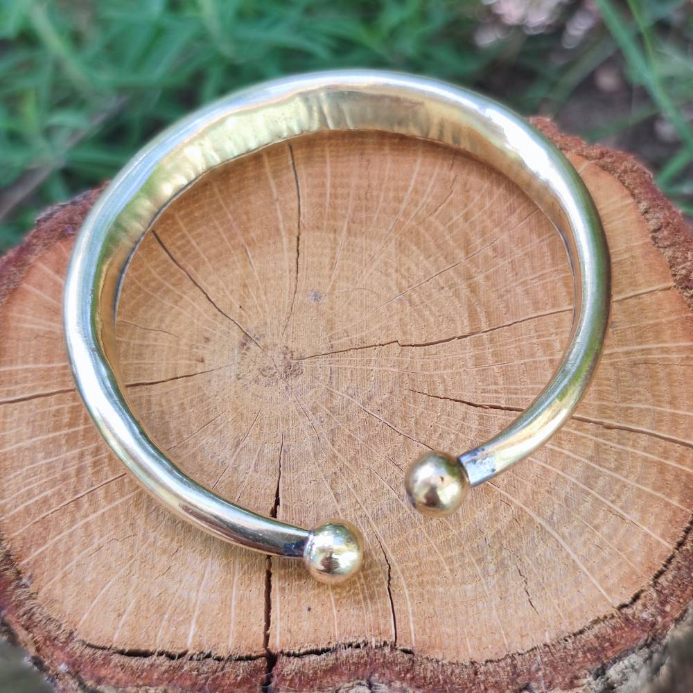Bracciale rigido etnico in ottone Daruka - Image 4