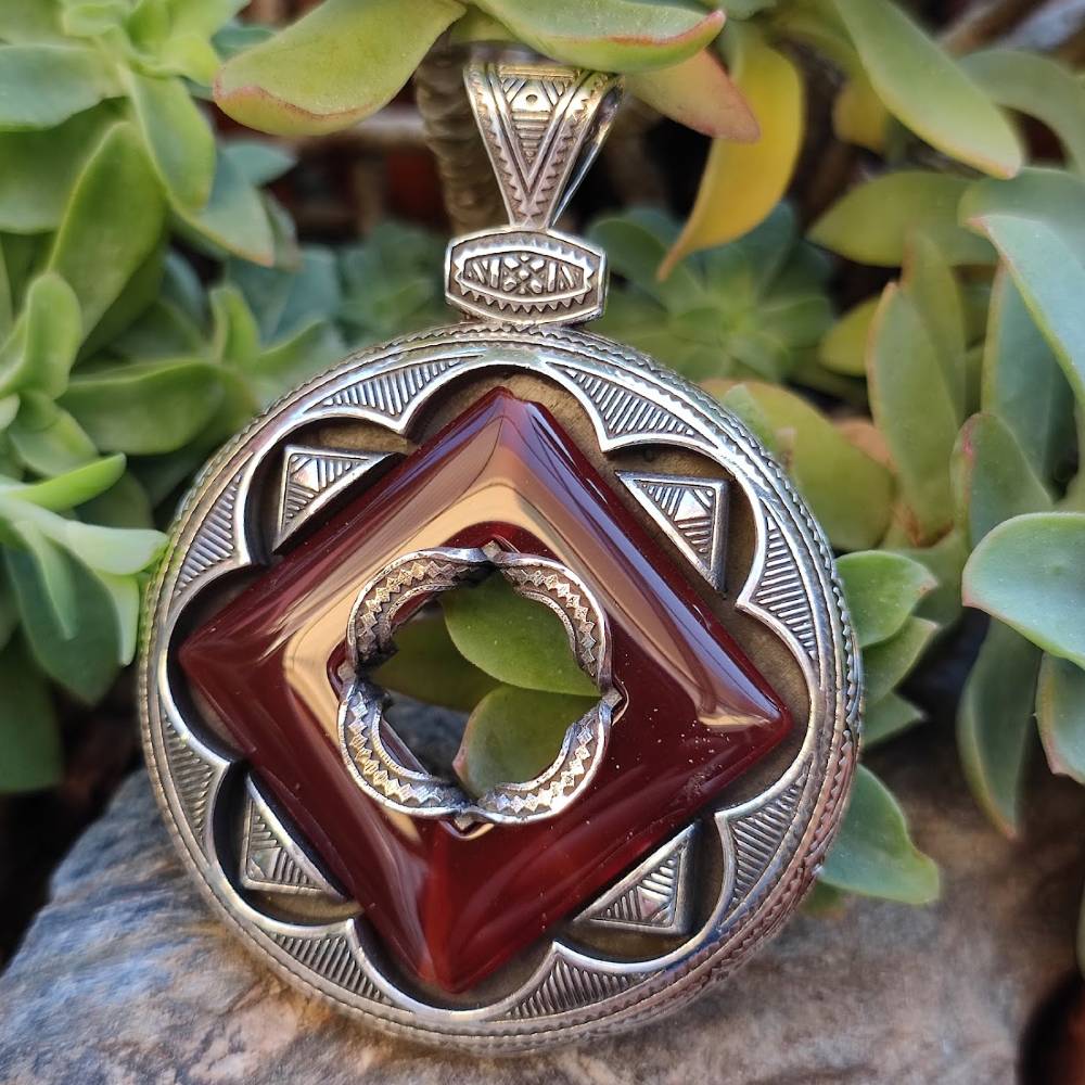 Ciondolo ANZAD con pietra CORNIOLA in argento 925 Ciondolo artigianale TUAREG