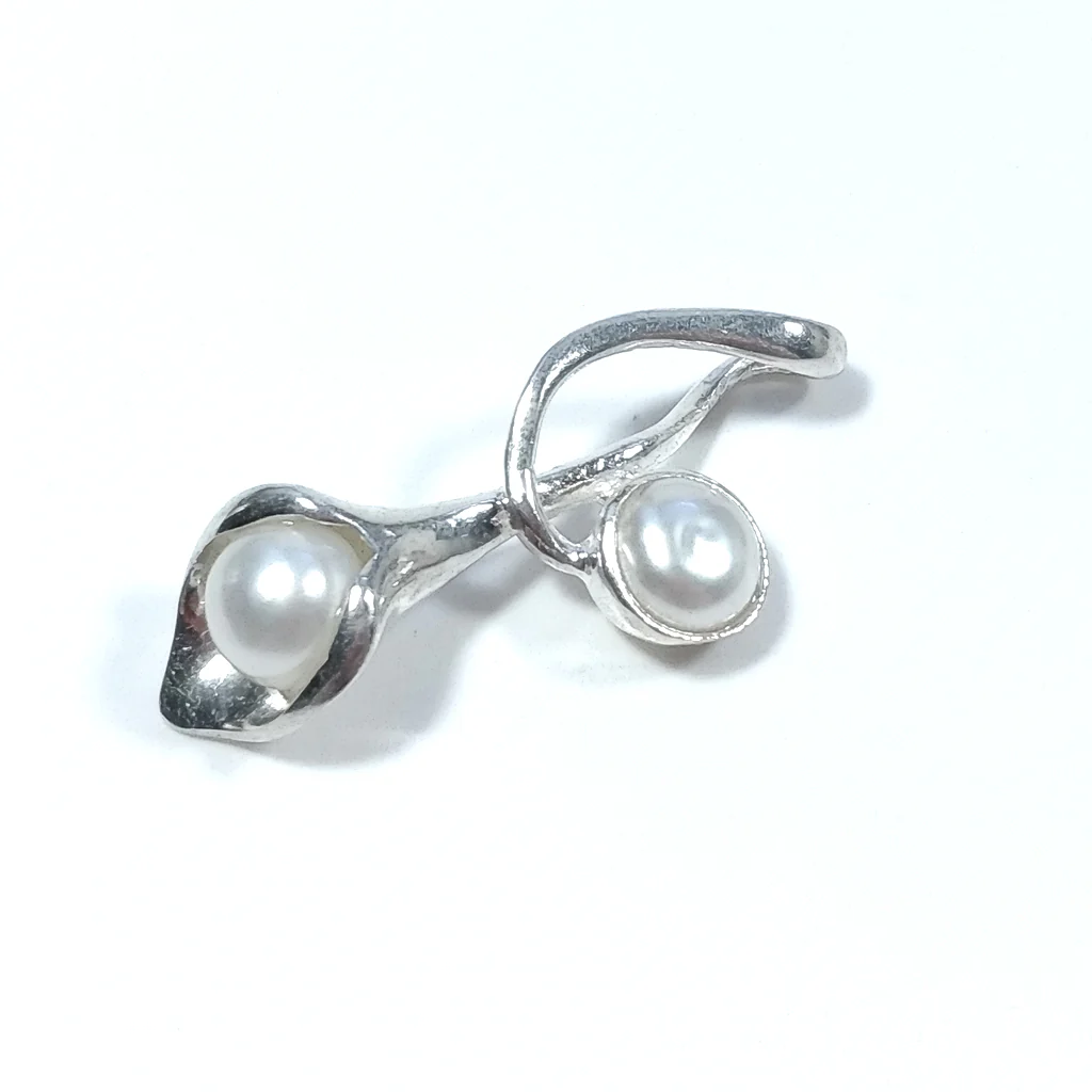 CIONDOLO FORMA CALLA in argento 925 Perla
