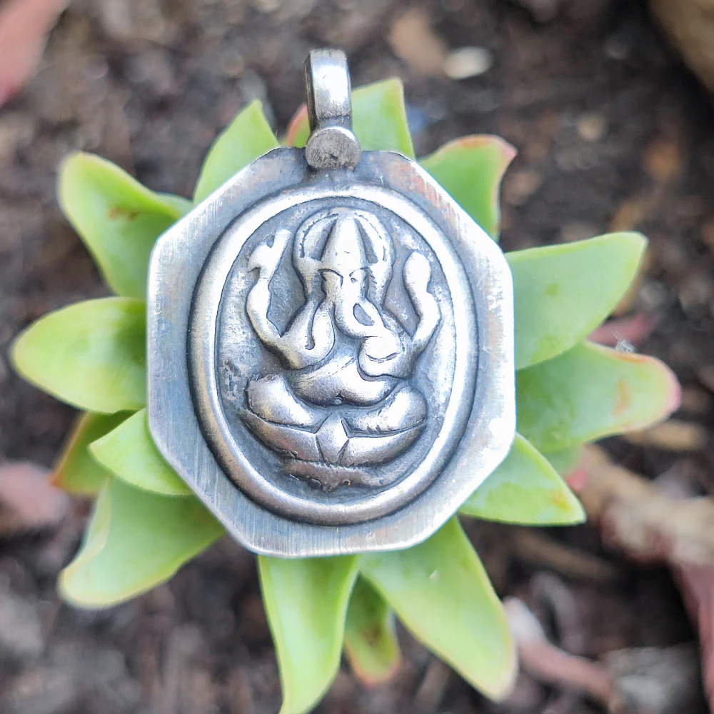 Ciondolo in argento antico con Ganesh - BATANWARI - Image 2