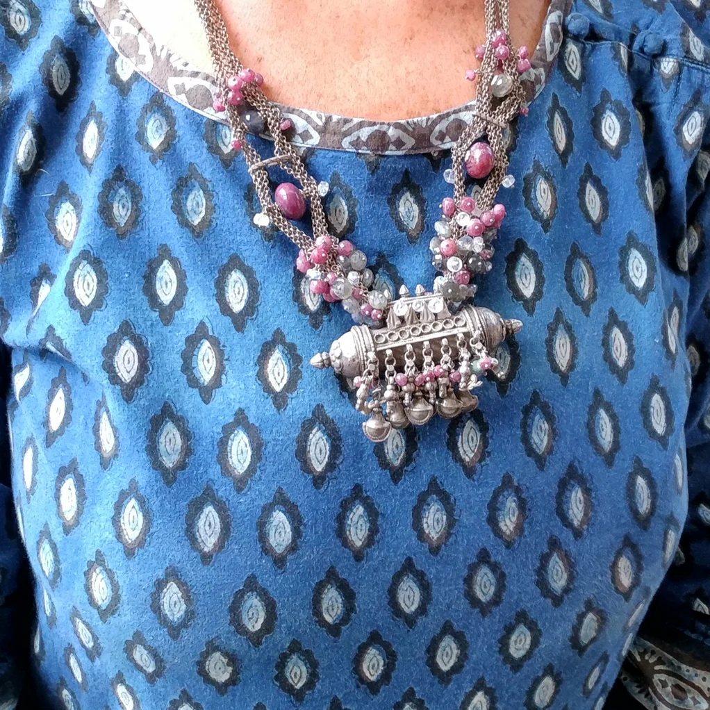 Collana ETNICA argento antico e RUBINO, PIETRA di LUNA | Gioielli etnici INDIA - Image 5