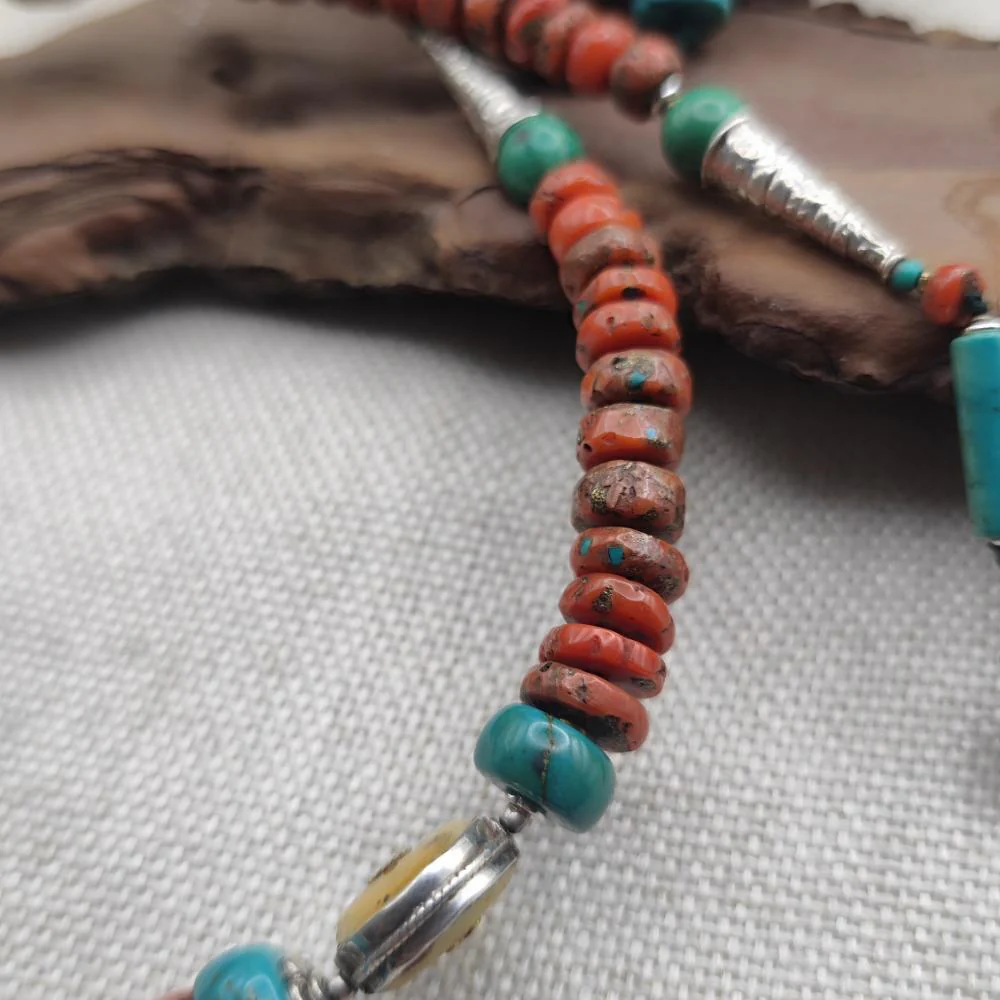 Collana etnica tibetana in argento 925 con corallo - VIJAYAPURI - Image 3