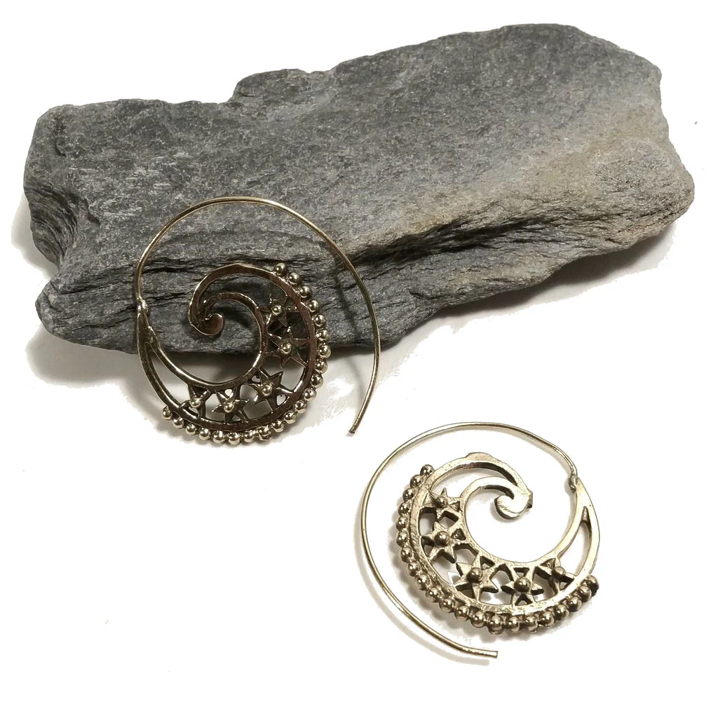 Orecchini etnici a spirale in ottone - KARAUNDI - Image 4