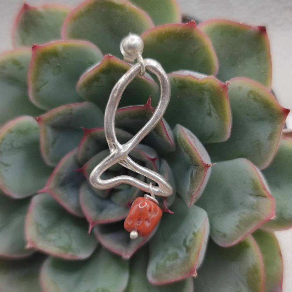 Orecchini in argento con pesci stilizzati e corallo - TENALI - Image 3